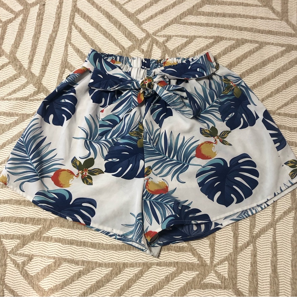 SHEIN White High-Waist Tropical Leaf Shorts